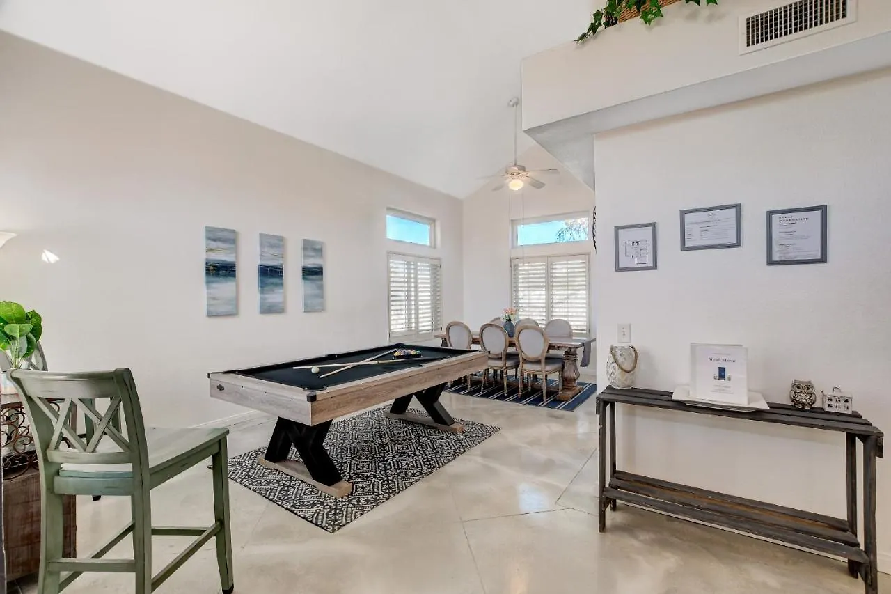 Holiday home 10 Min To Strip! Bright & Cozy Home W/ Pool Table Las Vegas