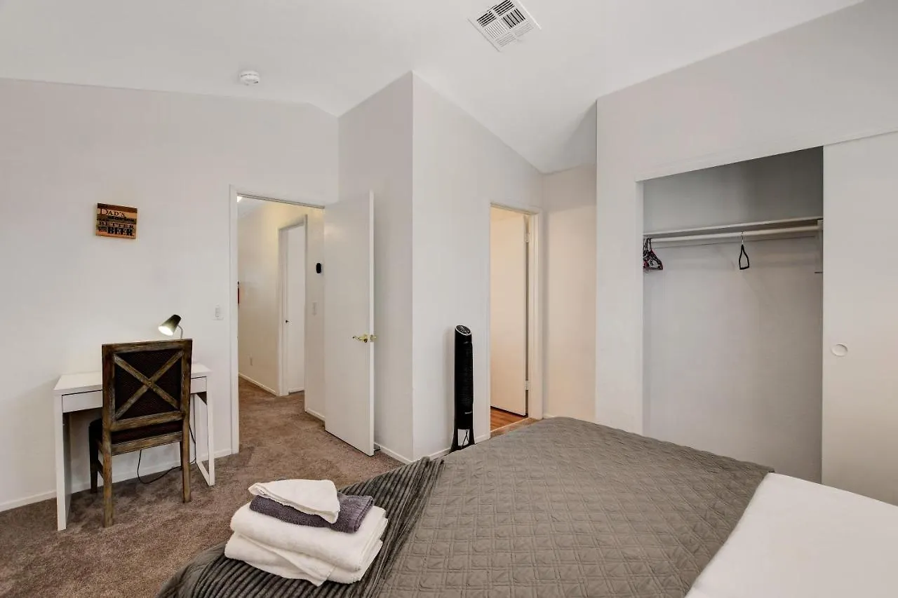 10 Min To Strip! Bright & Cozy Home W/ Pool Table Las Vegas Holiday home
