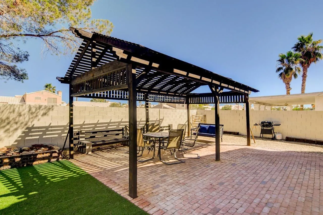 10 Min To Strip! Bright & Cozy Home W/ Pool Table Las Vegas Holiday home