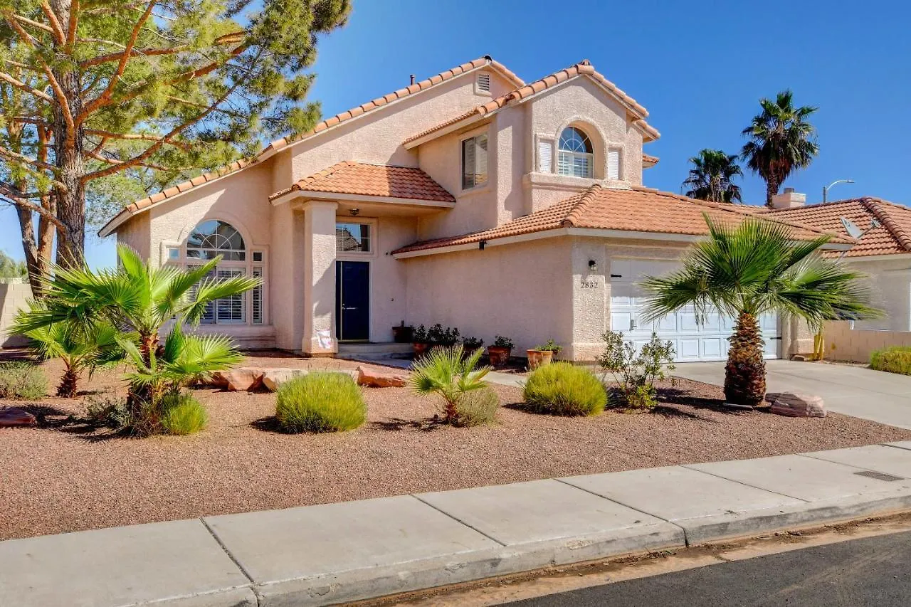 Holiday home 10 Min To Strip! Bright & Cozy Home W/ Pool Table Las Vegas